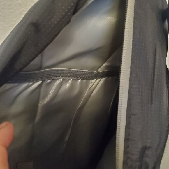 Waterfly Sling Pack - Black Gray Adjustable Strap Pockets Zippered NWT - Picture 14 of 16